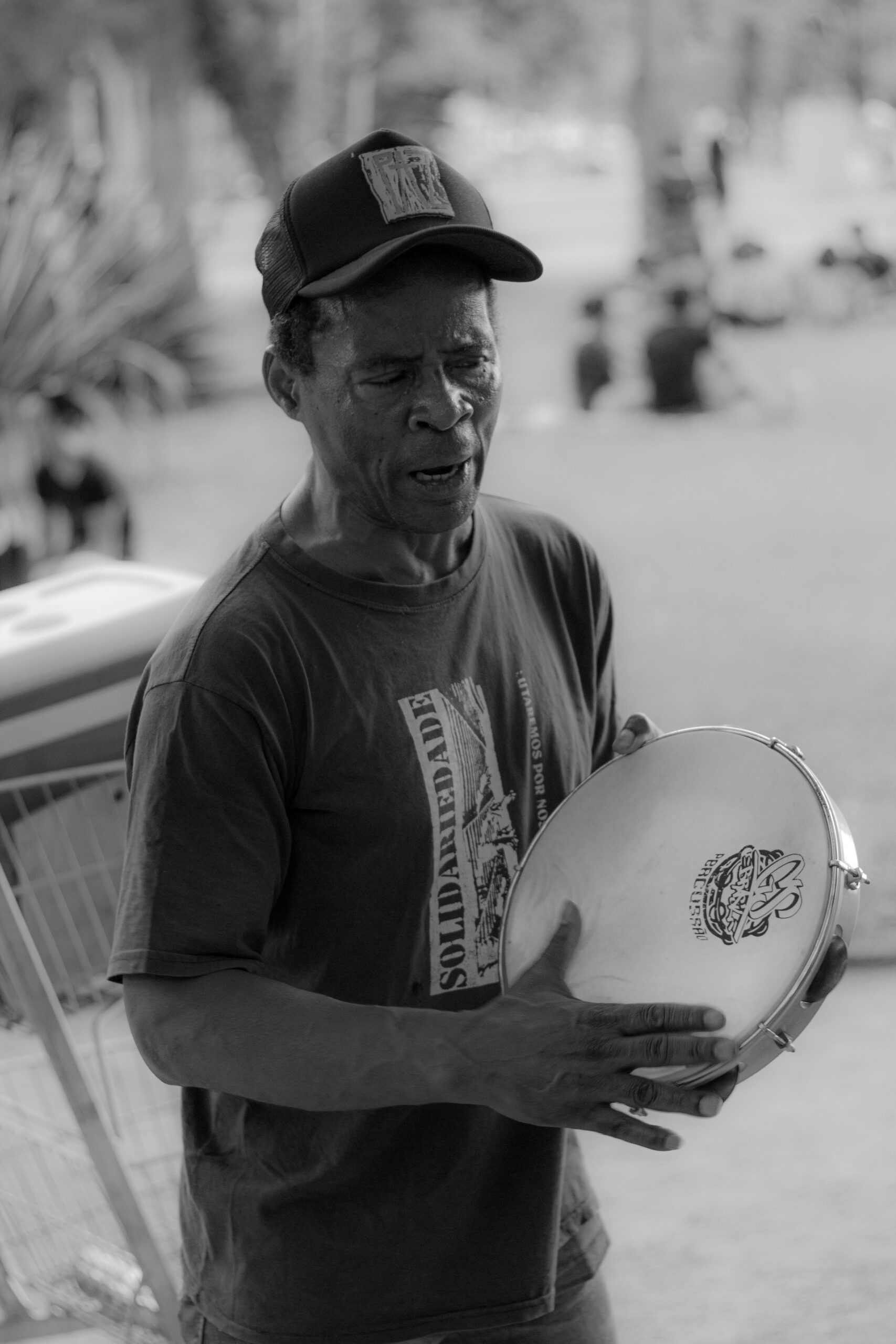 A Vida e a Carreira de Zeca Pagodinho: Ícone do Samba Brasileiro