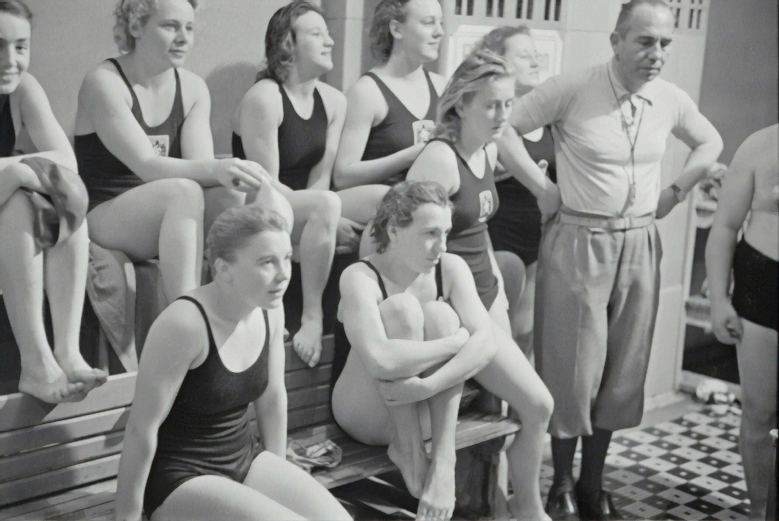 Leon Marchand: Dazzling Fans at the Paris Olympics