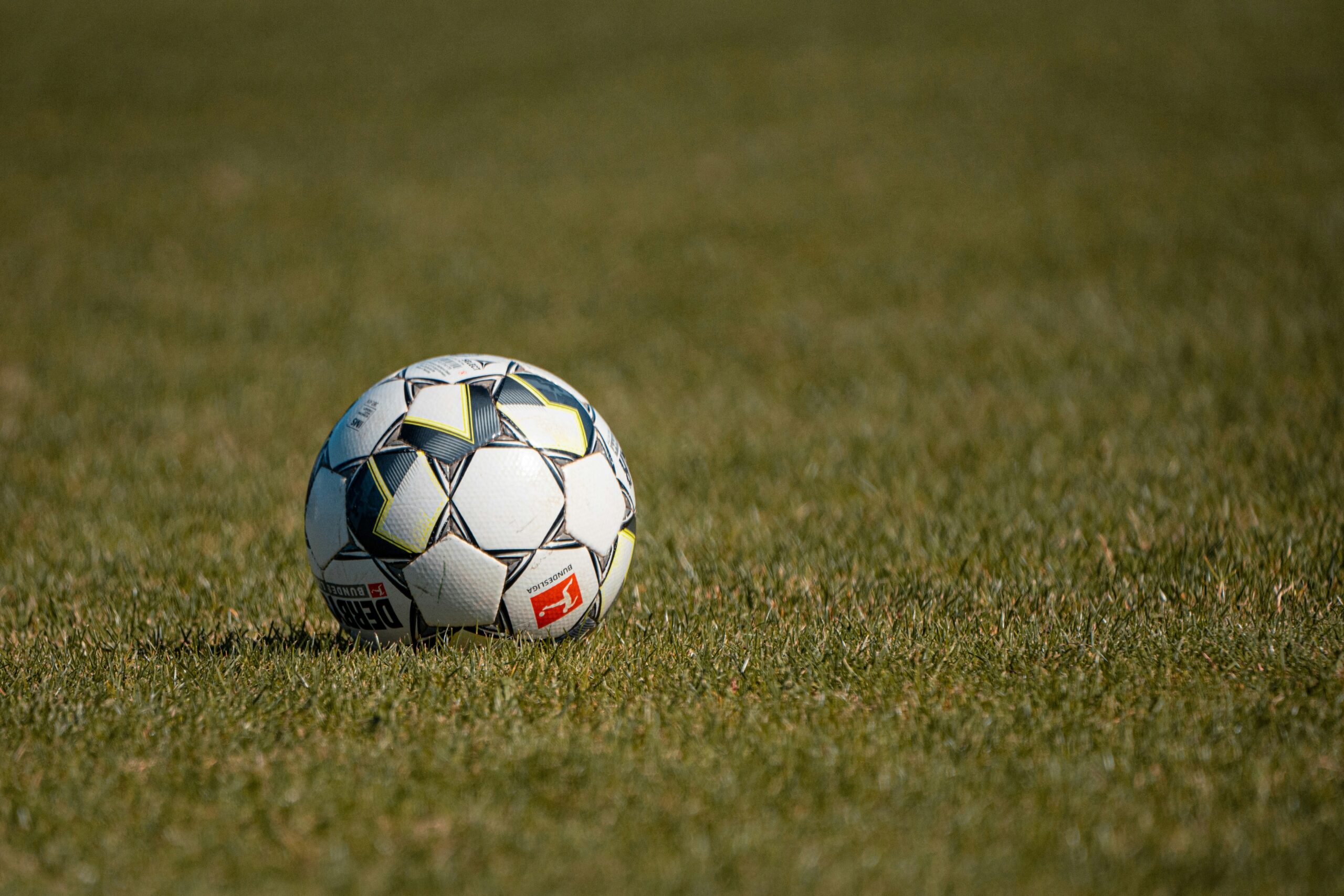 Das Duell der Giganten: Holstein Kiel gegen Borussia Dortmund in der Bundesliga